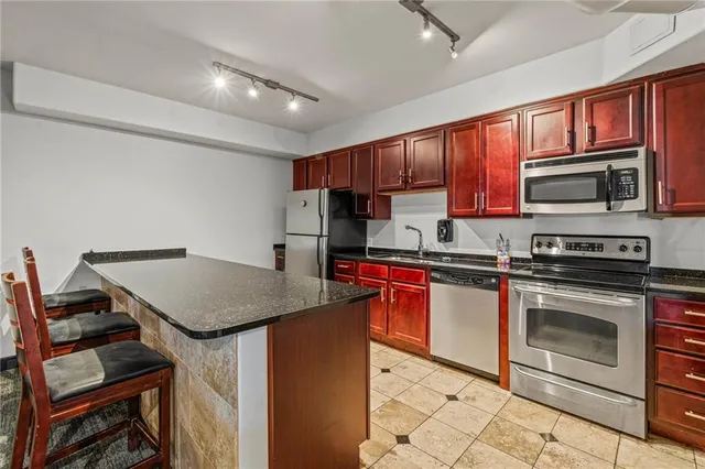 $180,000 | 700 East 8th Street, Unit 4A, Kansas City, MO 64106