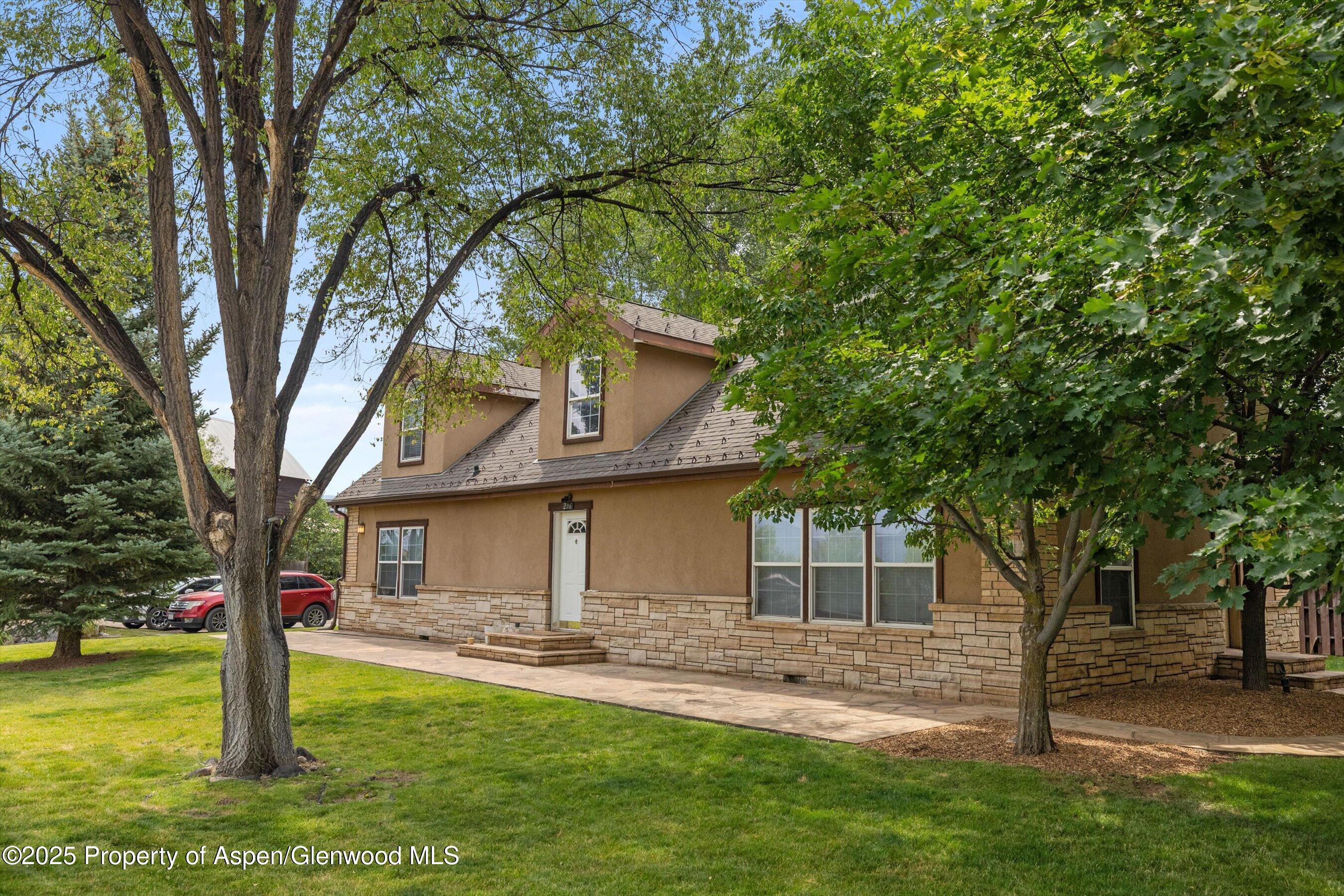 296-298 North 7th Street Carbondale, CO 81623 - Photo 5 of 11 a backyard of a house with table and chairs