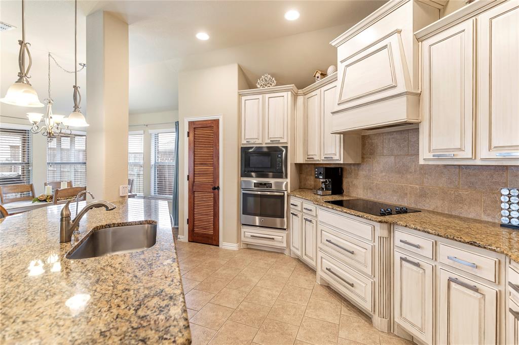 3940 Hollow Lake Road Fort Worth, TX 76262 - Photo 3 of 21