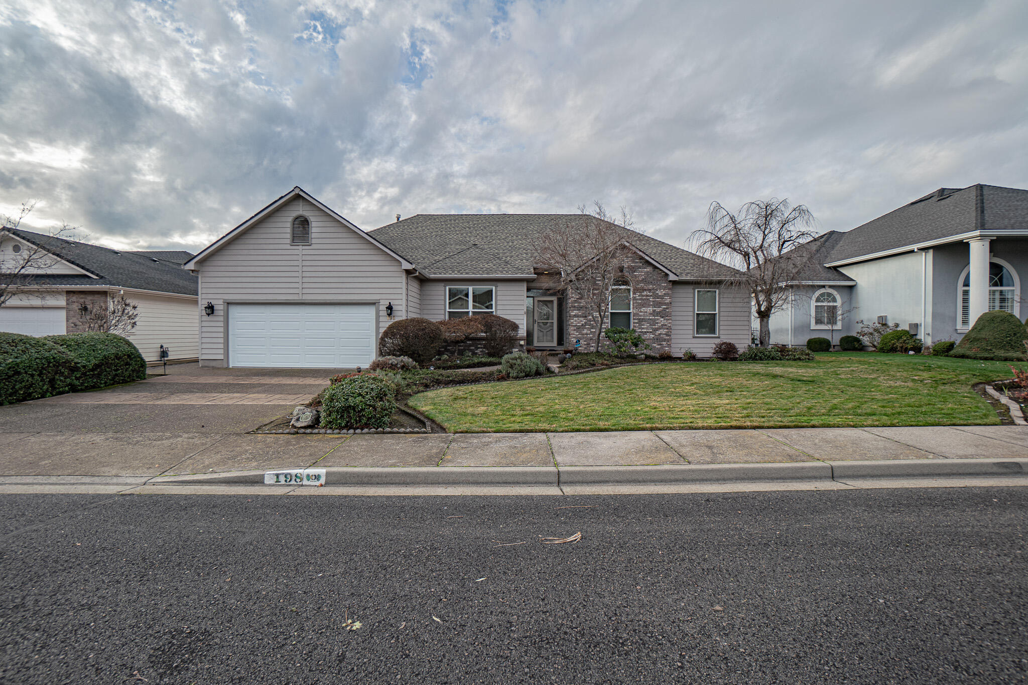198 Prairie Landing Drive Eagle Point, OR 97524 - Photo 1 of 30 DSC05949-HDR