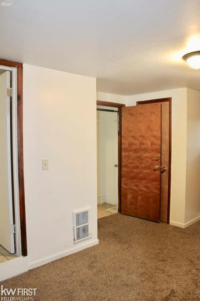 1044 Adams Road Burton, MI 48509 - Photo 21 of 27 21383423-20.JPG