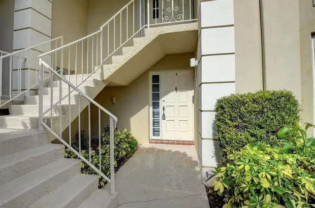 a view of entryway with flower walls and front door