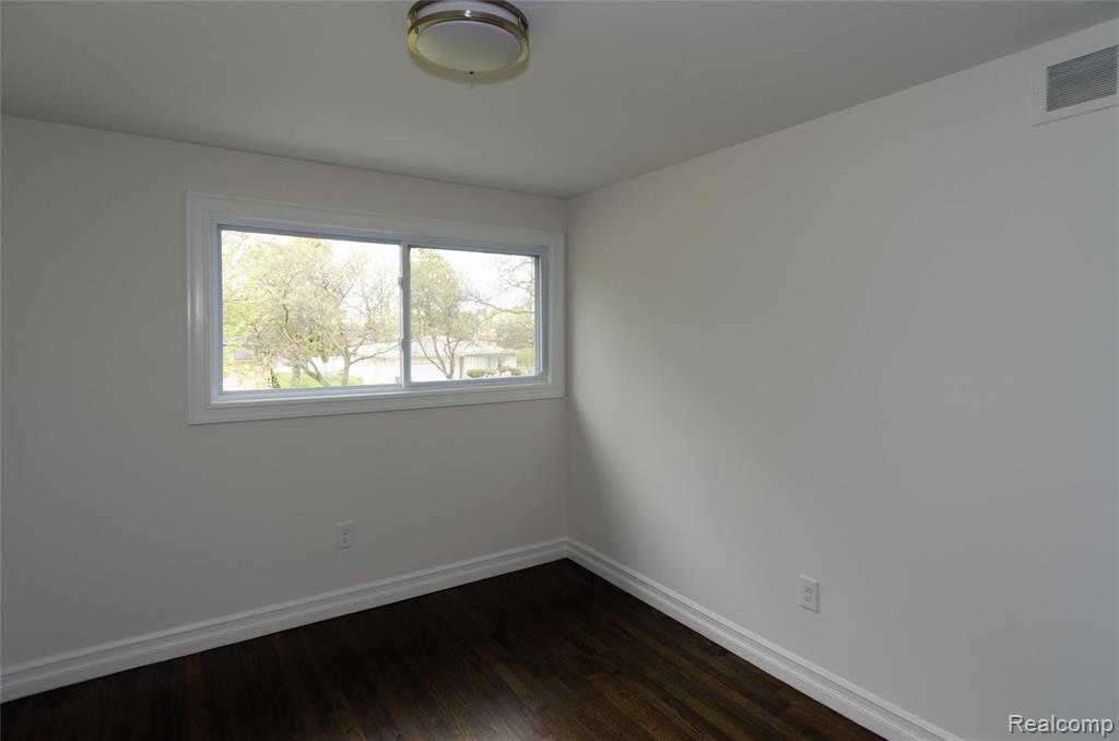 18151 Ramsgate Drive Lathrup Village, MI 48076 - Photo 38 of 47