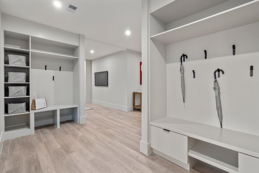 20 Old Farm Road Newton, MA 02459 - Photo 29 of 39 a view of a living room