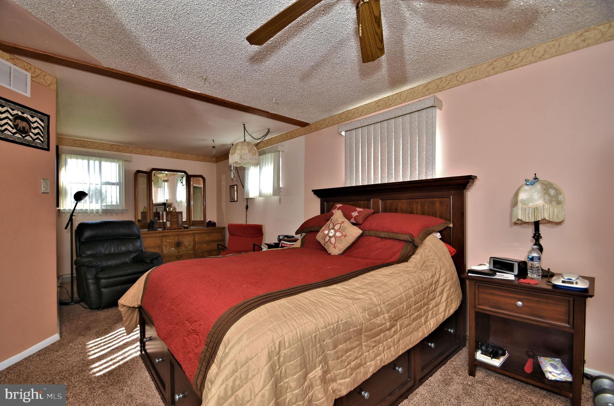 1035 Valley Road Warminster, PA 18974 - Photo 14 of 33 Gallery Image 14