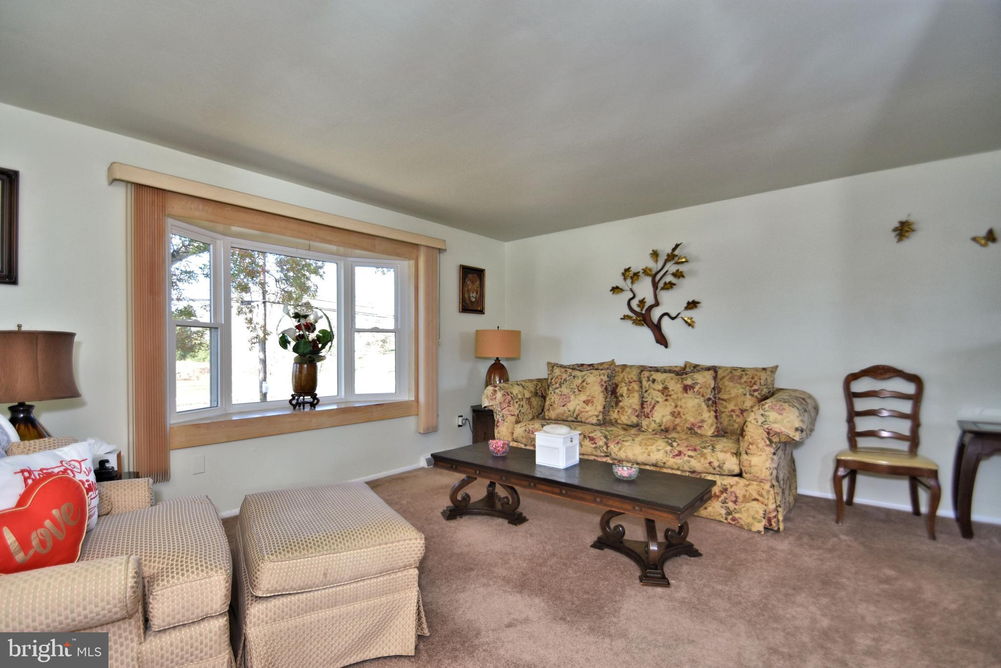 1035 Valley Road Warminster, PA 18974 - Photo 5 of 33 Gallery Image 5