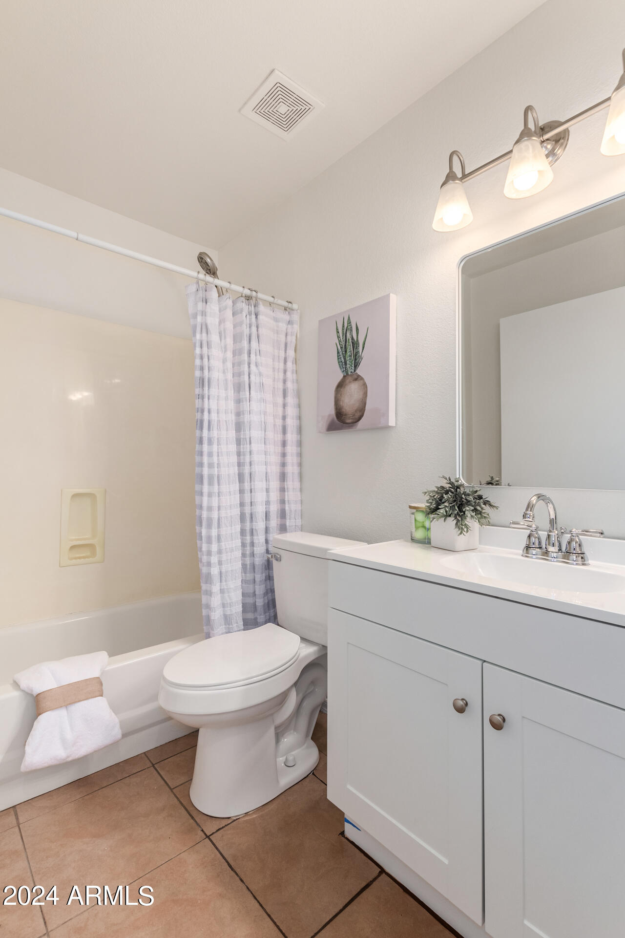 8342 West Monte Vista Road Phoenix, AZ 85037 - Photo 22 of 37 Bathroom 2