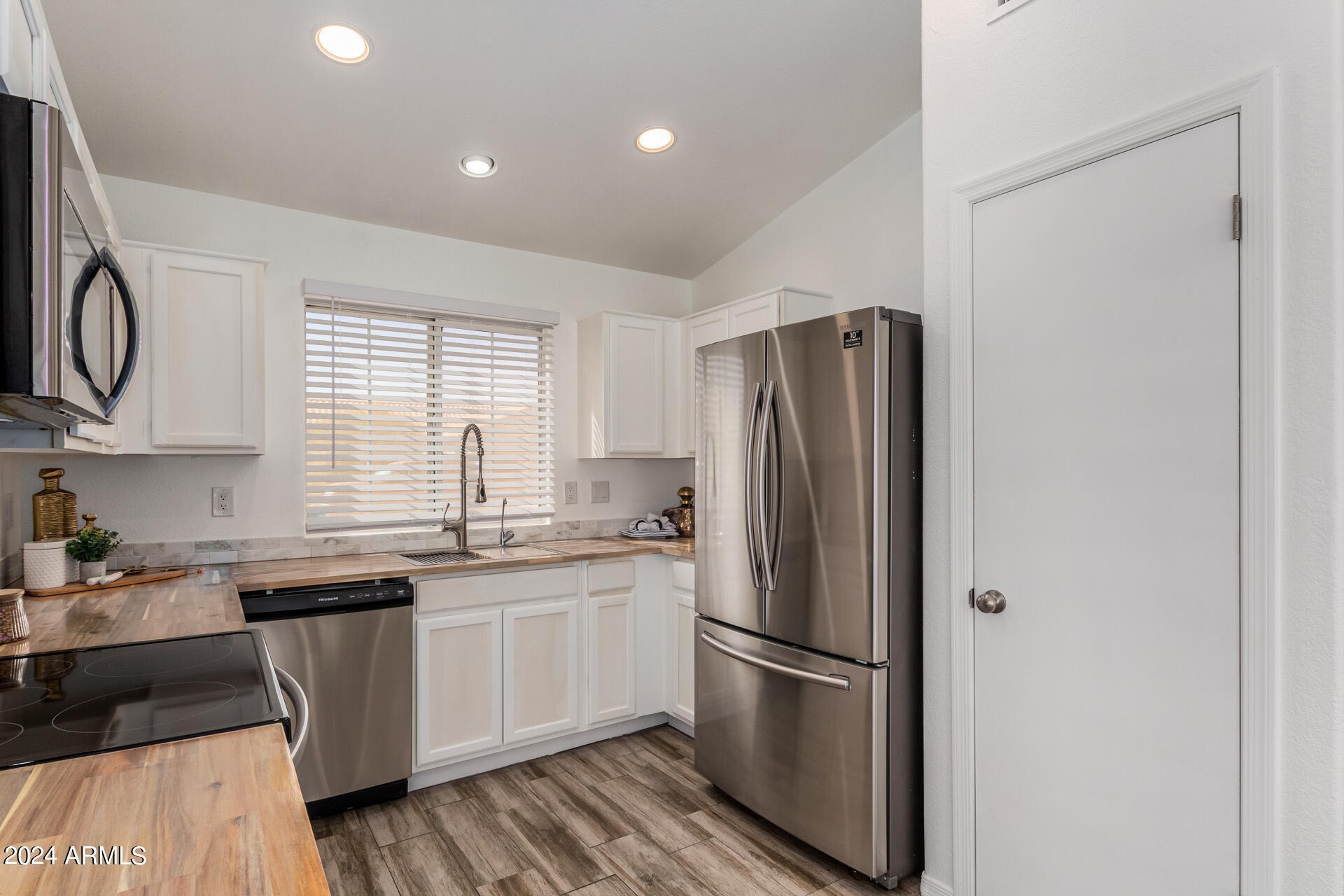 8342 West Monte Vista Road Phoenix, AZ 85037 - Photo 9 of 37 19 - Monte Vista