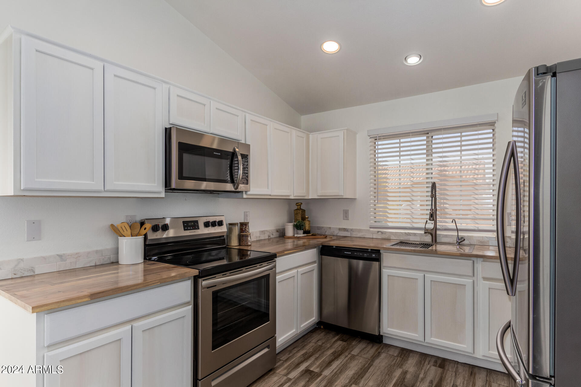 8342 West Monte Vista Road Phoenix, AZ 85037 - Photo 10 of 37 18 - Monte Vista