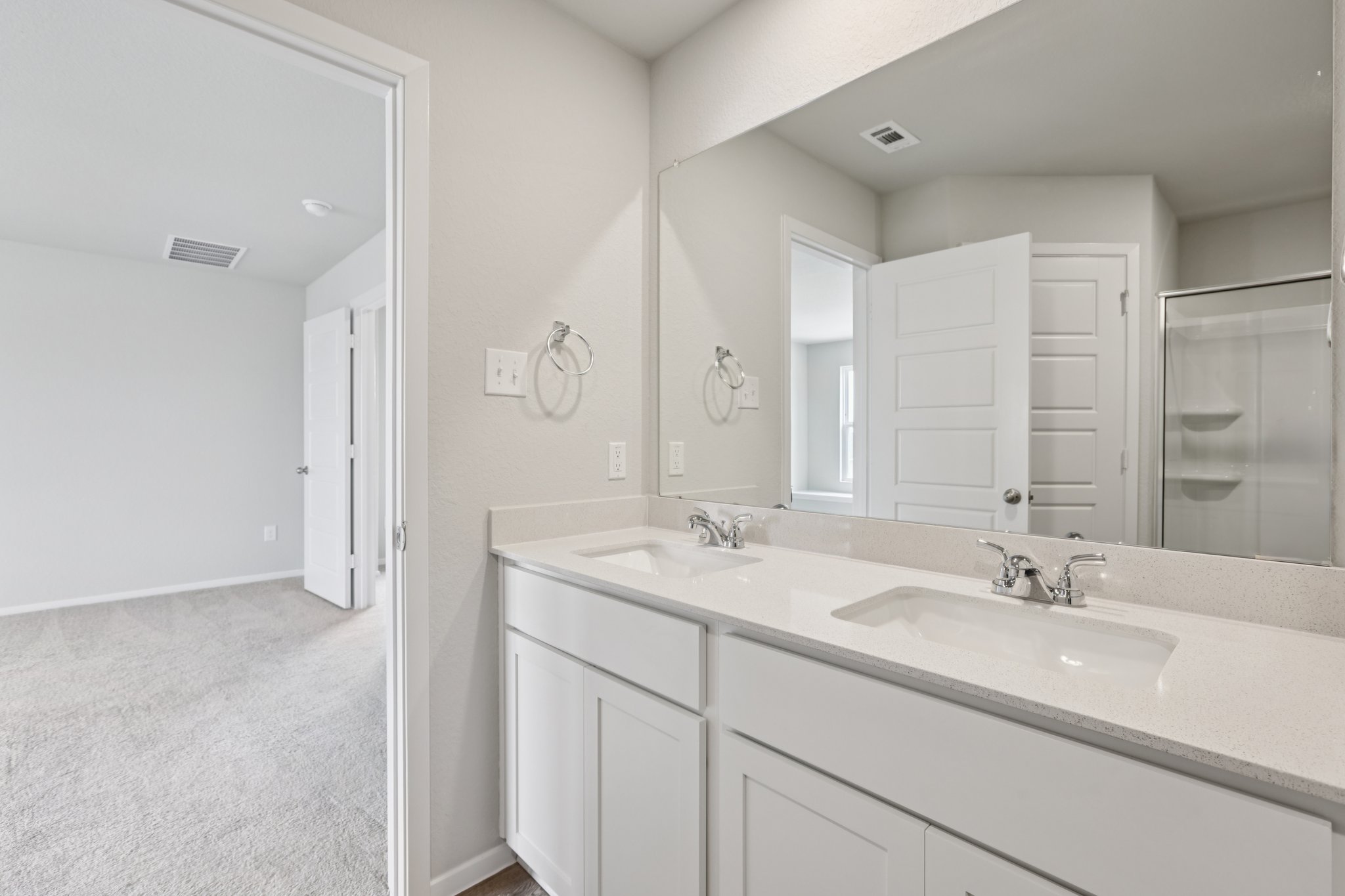 297 Jade Street Maxwell, TX 78656 - Photo 19 of 40 a bathroom with 2 sink and a mirror