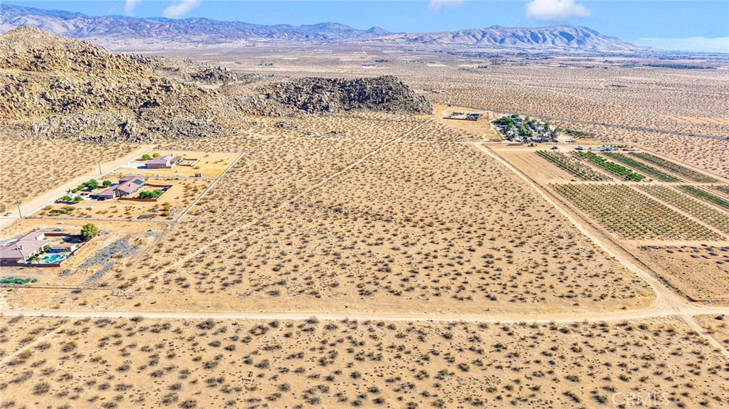 2222 Ottawa Road Apple Valley, CA 92307 - Photo 5 of 11 a view of a sky from a terrace
