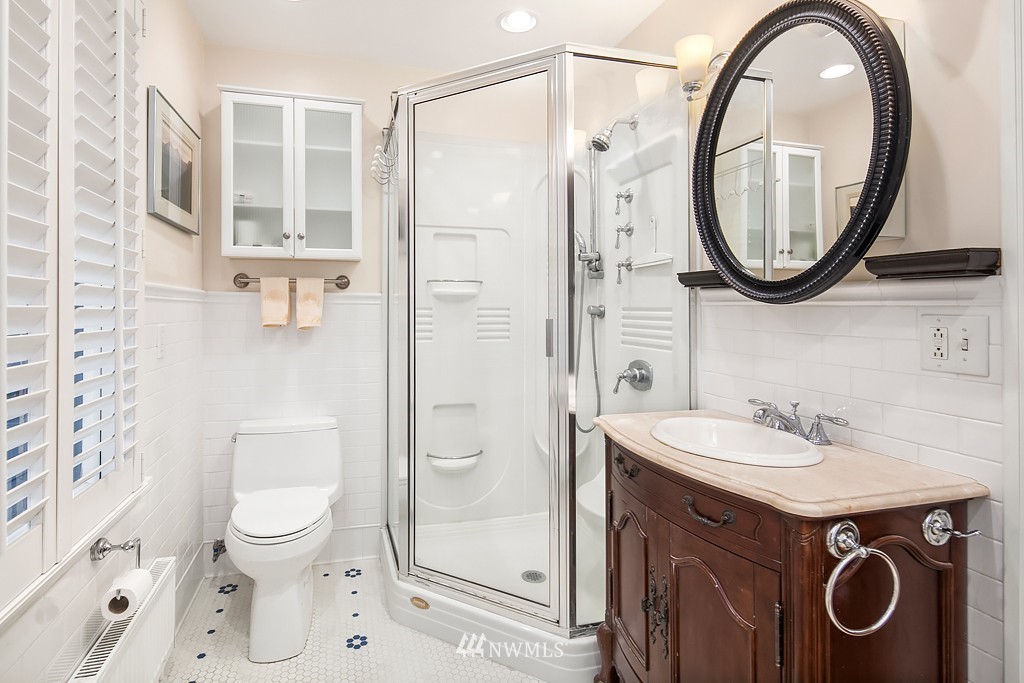 3902 Meridian Avenue North Seattle, WA 98103 - Photo 12 of 24 Gallery Image 12