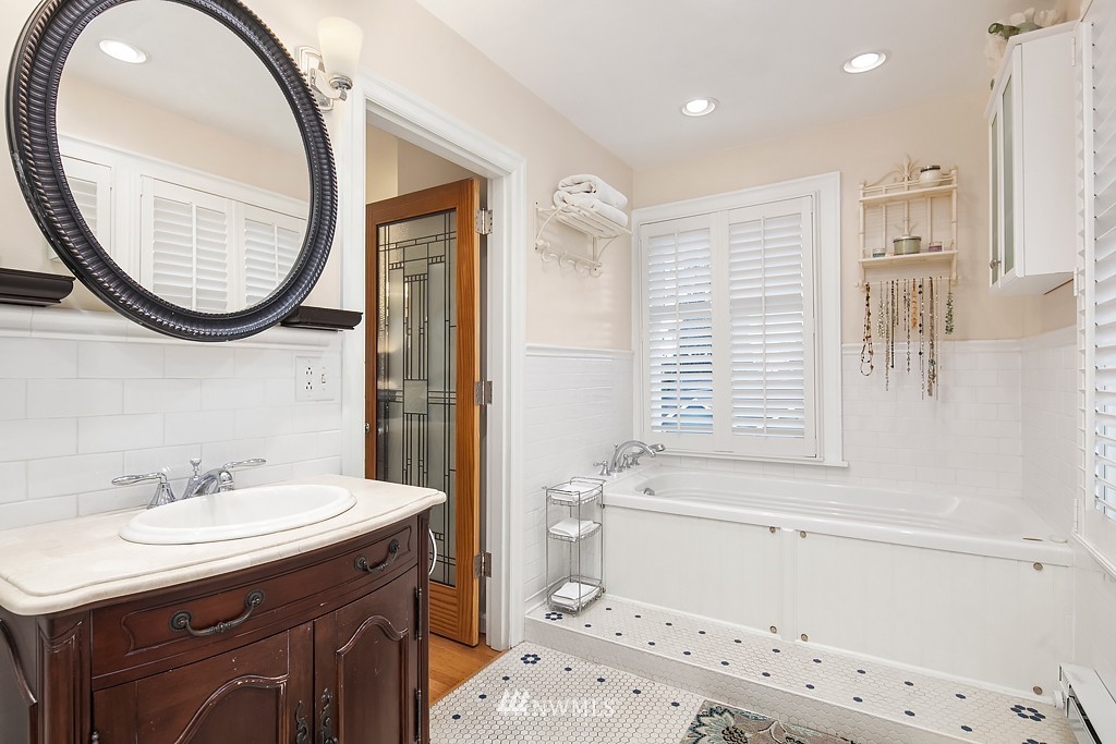 3902 Meridian Avenue North Seattle, WA 98103 - Photo 13 of 24 Gallery Image 13
