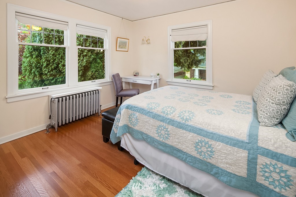 3902 Meridian Avenue North Seattle, WA 98103 - Photo 14 of 24 Gallery Image 14
