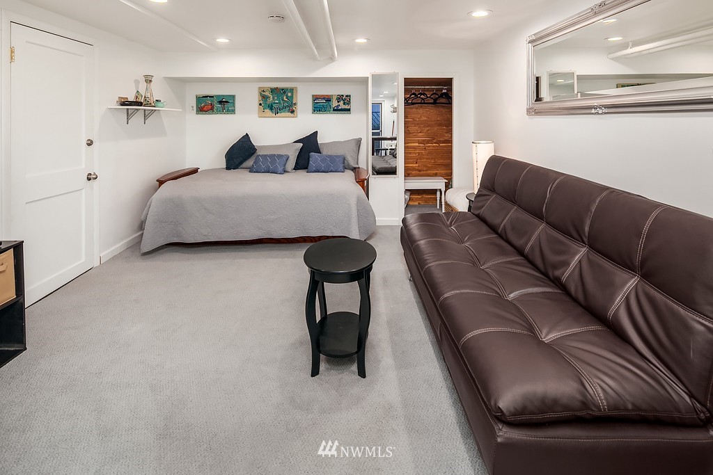 3902 Meridian Avenue North Seattle, WA 98103 - Photo 17 of 24 Gallery Image 17