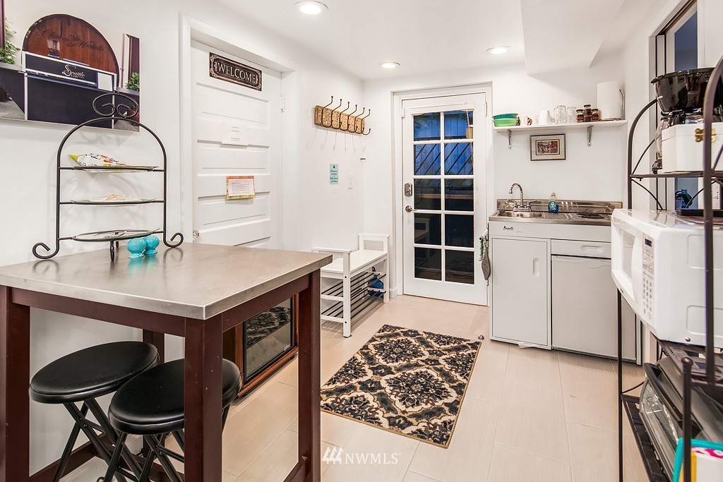 3902 Meridian Avenue North Seattle, WA 98103 - Photo 18 of 24 Gallery Image 18