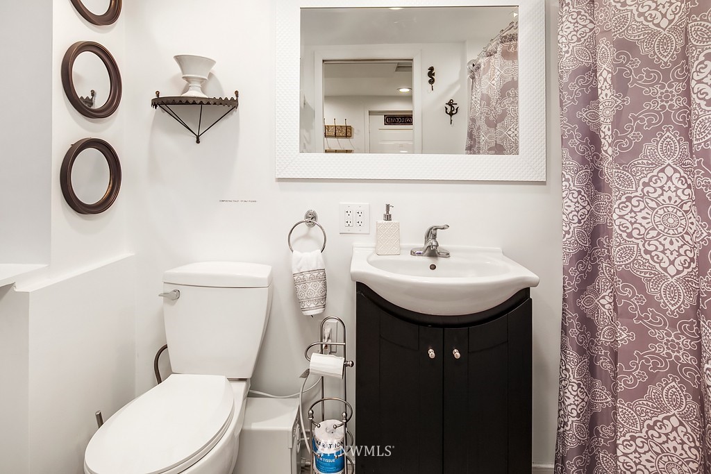 3902 Meridian Avenue North Seattle, WA 98103 - Photo 19 of 24 Gallery Image 19