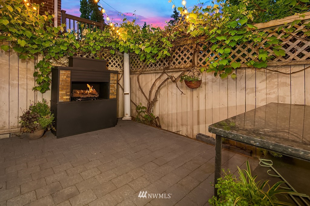 3902 Meridian Avenue North Seattle, WA 98103 - Photo 20 of 24 Gallery Image 20