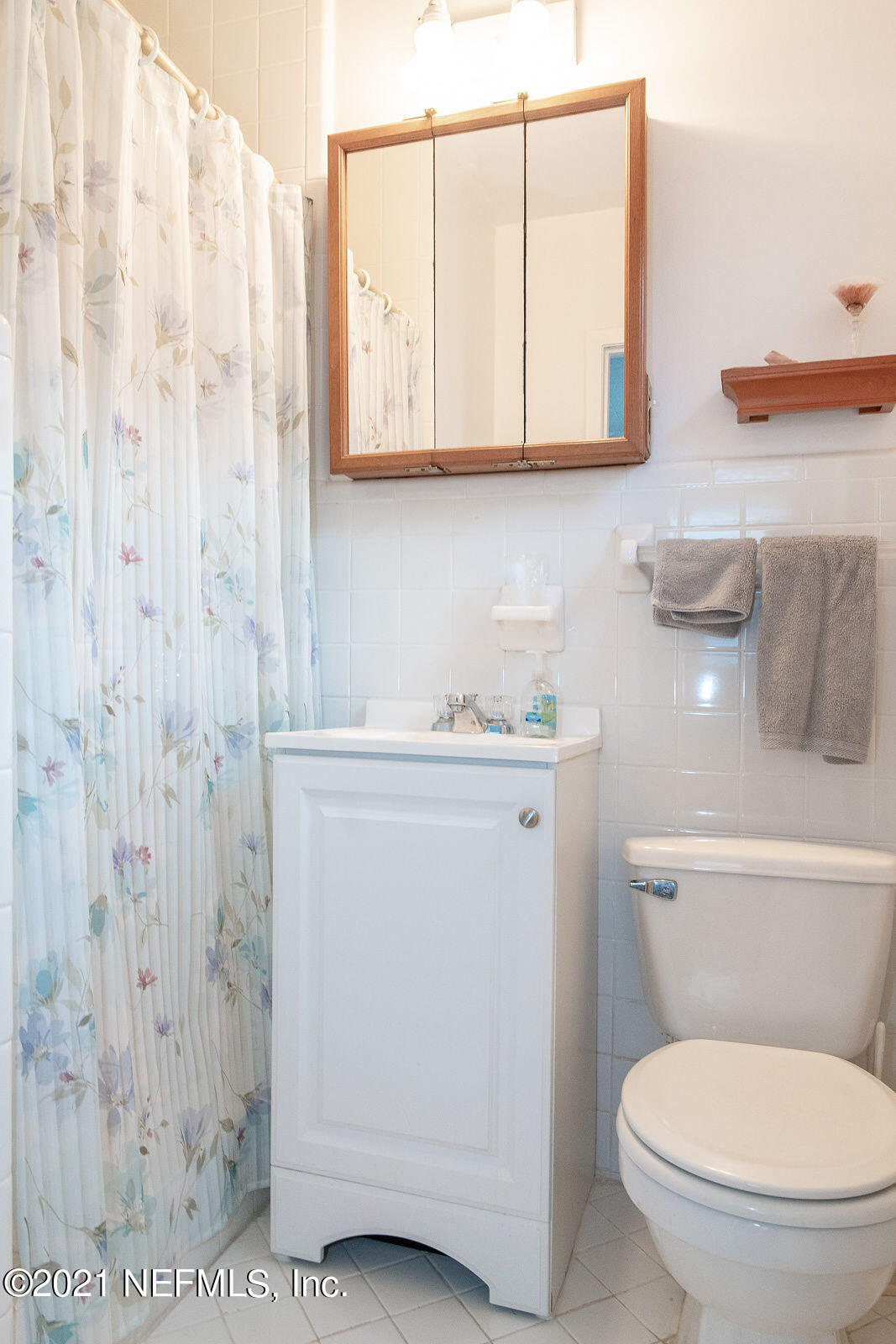 754 Old Hickory Road Jacksonville, FL 32207 - Photo 14 of 21 a bathroom with a toilet sink and vanity