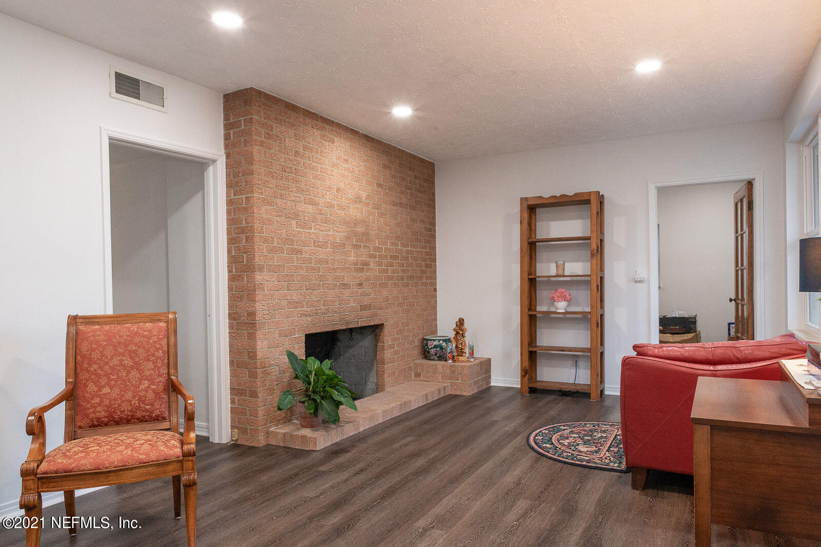 754 Old Hickory Road Jacksonville, FL 32207 - Photo 4 of 21 a living room with furniture and a fireplace