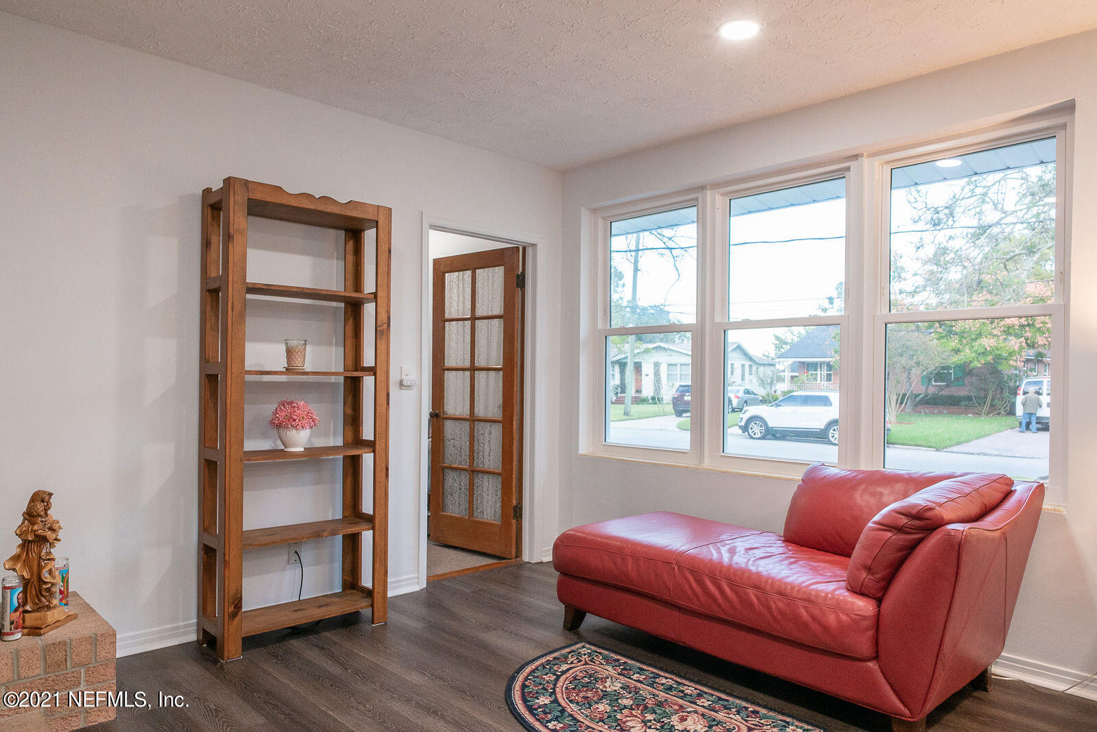 754 Old Hickory Road Jacksonville, FL 32207 - Photo 7 of 21 a living room with furniture and a window
