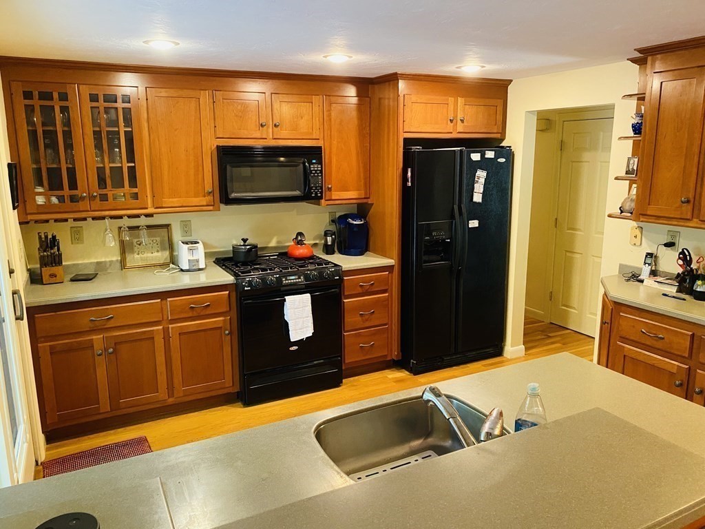46 Southgate Road Franklin, MA 02038 - Photo 7 of 28 Gallery Image 7