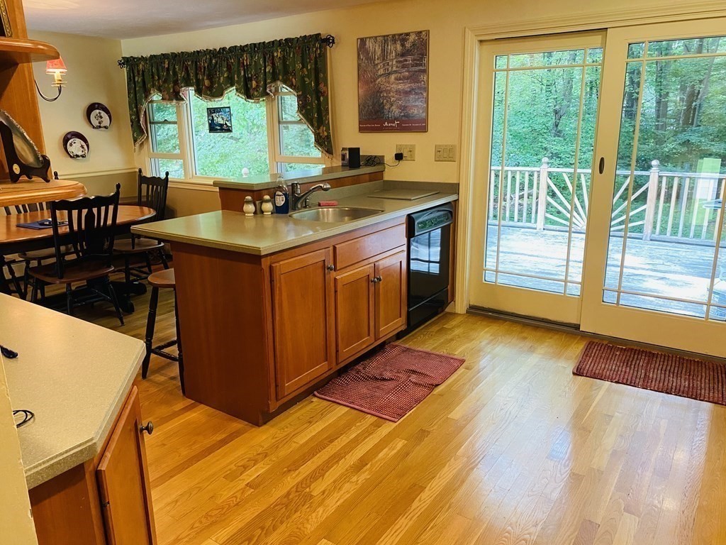 46 Southgate Road Franklin, MA 02038 - Photo 8 of 28 Gallery Image 8