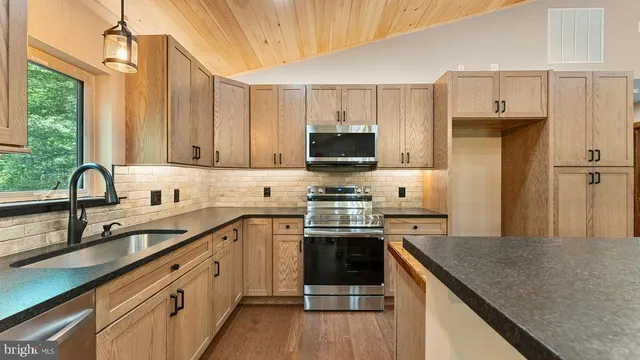 $529,900 | 39 Wolf Way, White Haven, PA 18661