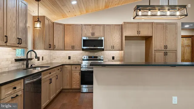 $529,900 | 39 Wolf Way, White Haven, PA 18661