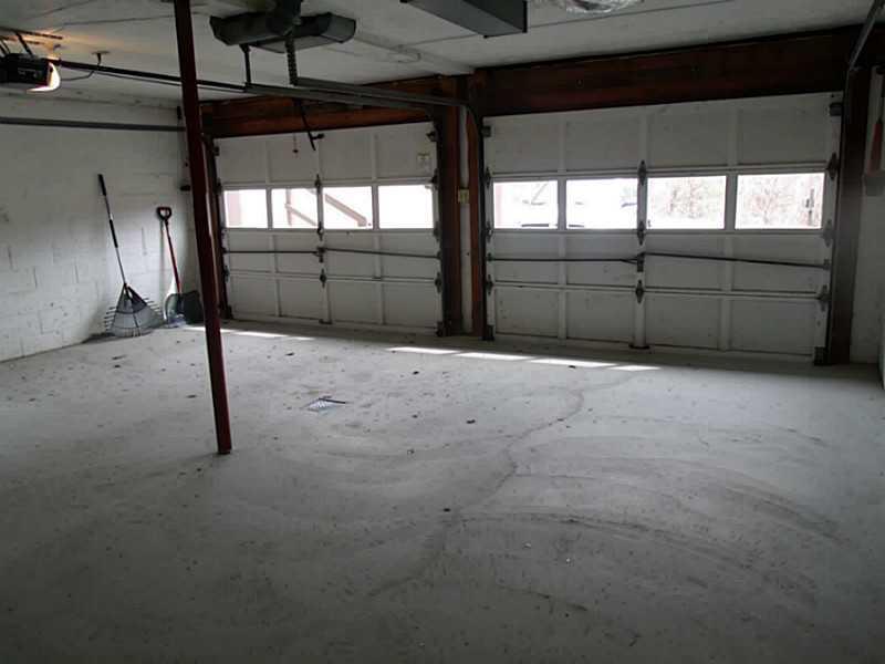560 Old Frankstown Road Monroeville, PA 15146 - Photo 18 of 25 Parking Lot/Garage.