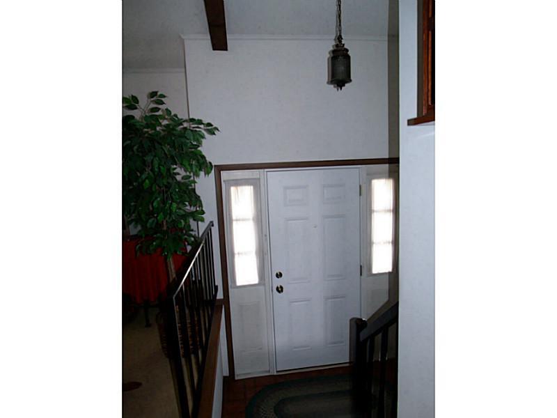 560 Old Frankstown Road Monroeville, PA 15146 - Photo 3 of 25 Entry/Foyer.