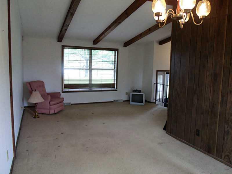 560 Old Frankstown Road Monroeville, PA 15146 - Photo 8 of 25 Dining Room.