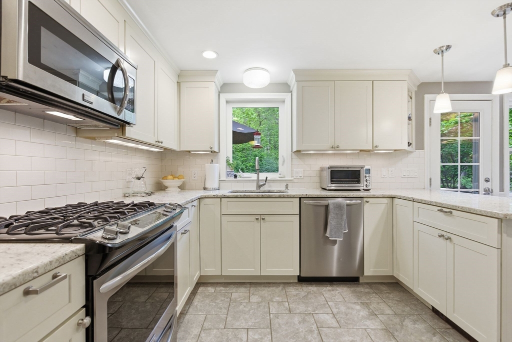 34 Brooksweld Road Canton, MA 02021 - Photo 14 of 37