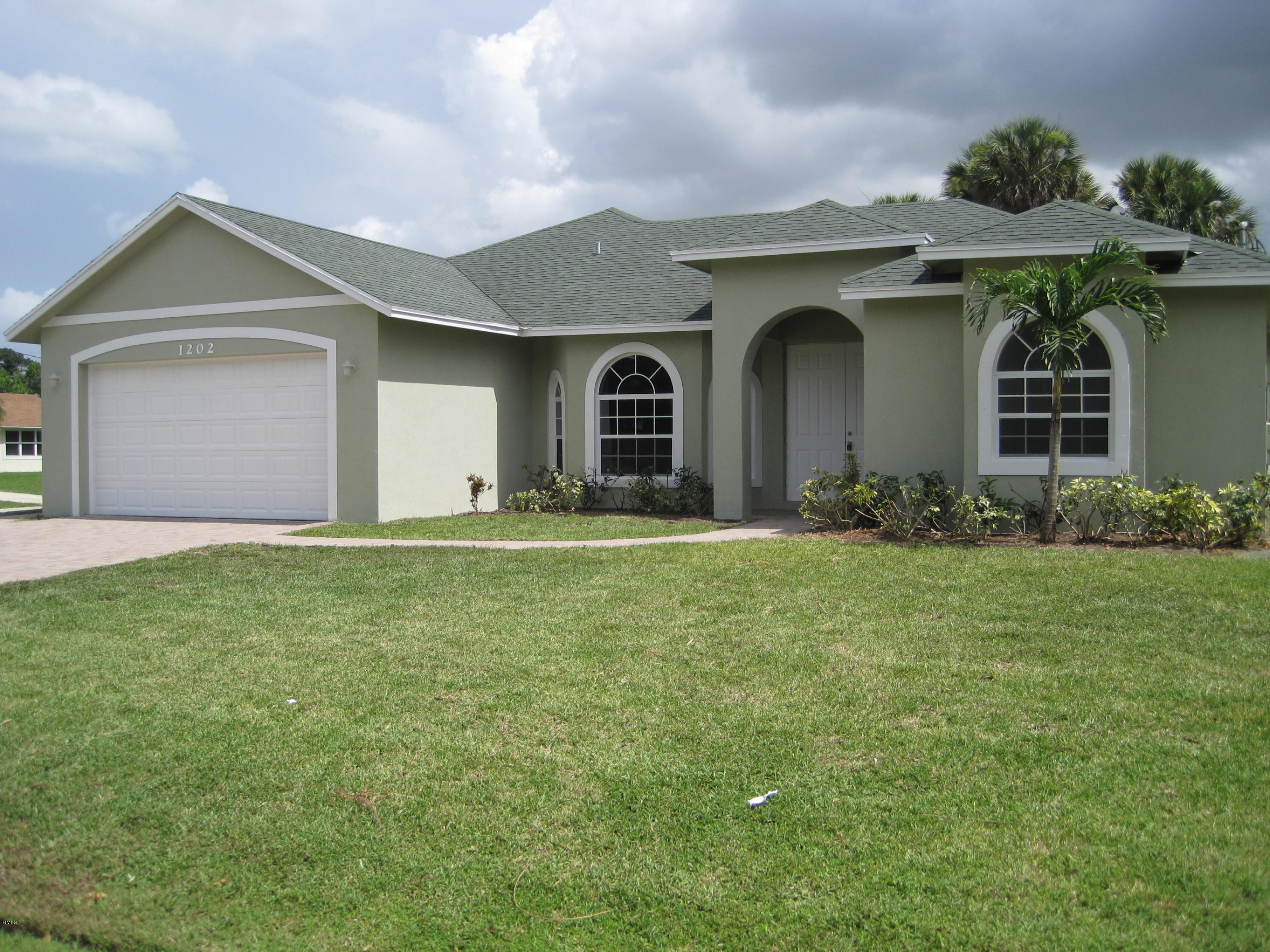EXTERIOR FRON