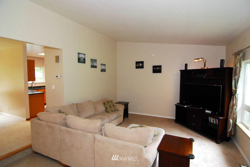4488 Harper Hill Road Southeast Port Orchard, WA 98366 - Photo 3 of 23 Gallery Image 3