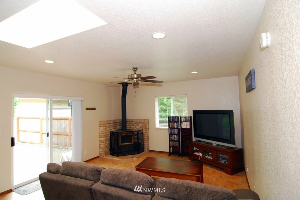 4488 Harper Hill Road Southeast Port Orchard, WA 98366 - Photo 9 of 23 Gallery Image 9