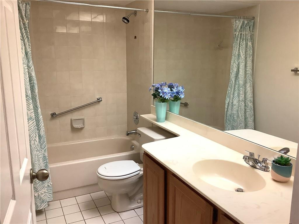 7904 Mansfield Hollow Road Delray Beach, FL 33446 - Photo 13 of 27 a bathroom with a sink toilet and shower