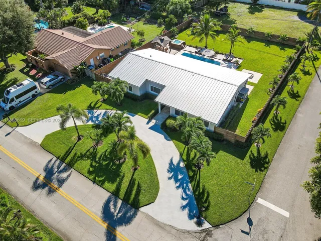 a view of house that has garden