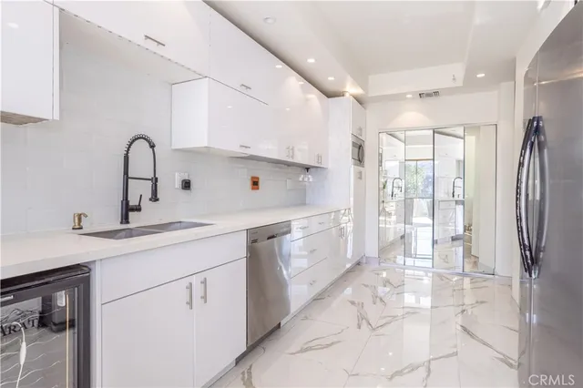 $649,999 | 13331 Moorpark Street, Unit 319, Sherman Oaks, CA 91423