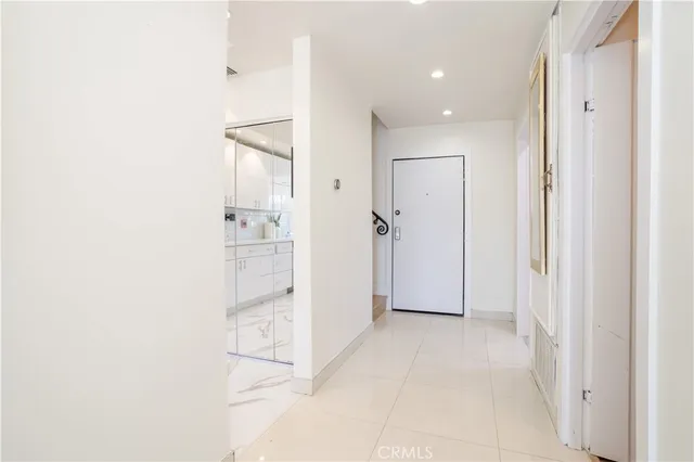 $649,999 | 13331 Moorpark Street, Unit 319, Sherman Oaks, CA 91423