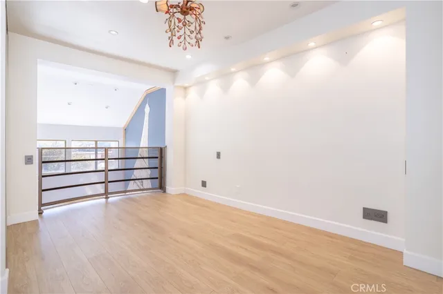 $649,999 | 13331 Moorpark Street, Unit 319, Sherman Oaks, CA 91423