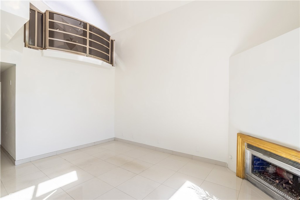 13331 Moorpark Street, Unit 319 Sherman Oaks, CA 91423 - Photo 17 of 46