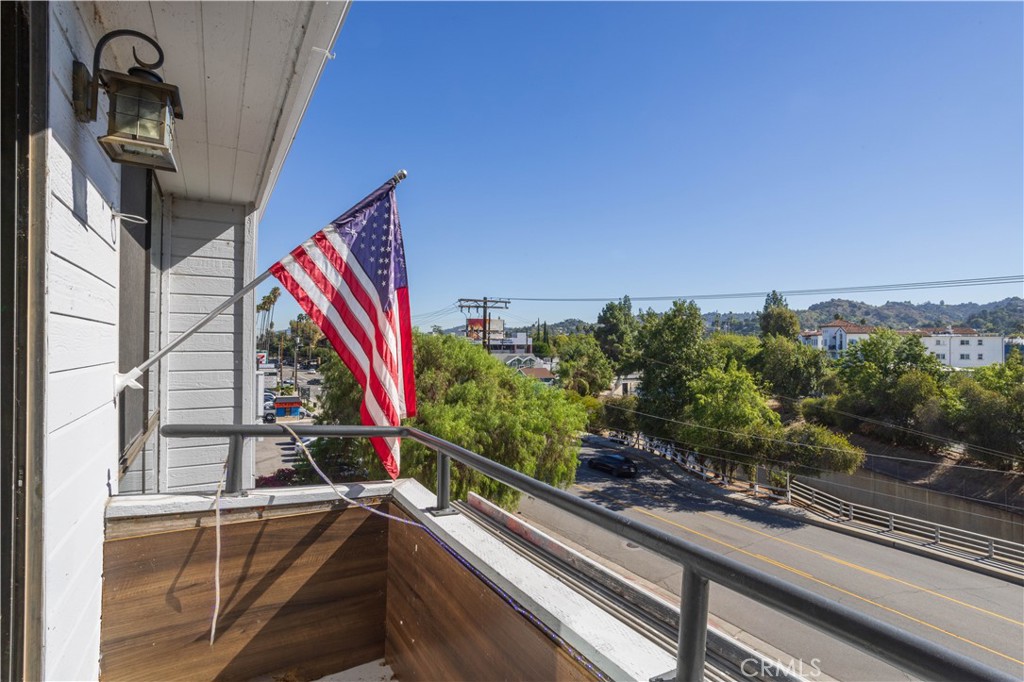 13331 Moorpark Street, Unit 319 Sherman Oaks, CA 91423 - Photo 20 of 46 a view of sitting area