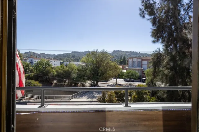 $649,999 | 13331 Moorpark Street, Unit 319, Sherman Oaks, CA 91423