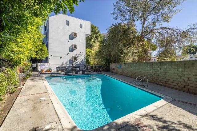 $649,999 | 13331 Moorpark Street, Unit 319, Sherman Oaks, CA 91423