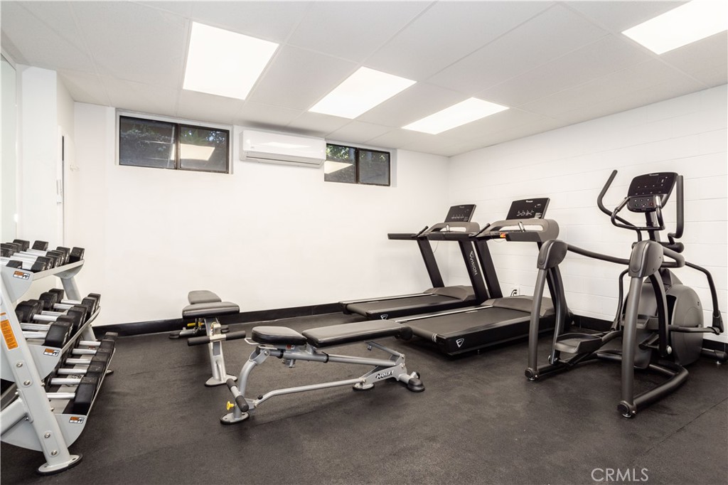 13331 Moorpark Street, Unit 319 Sherman Oaks, CA 91423 - Photo 27 of 46 a view of a room with gym equipment