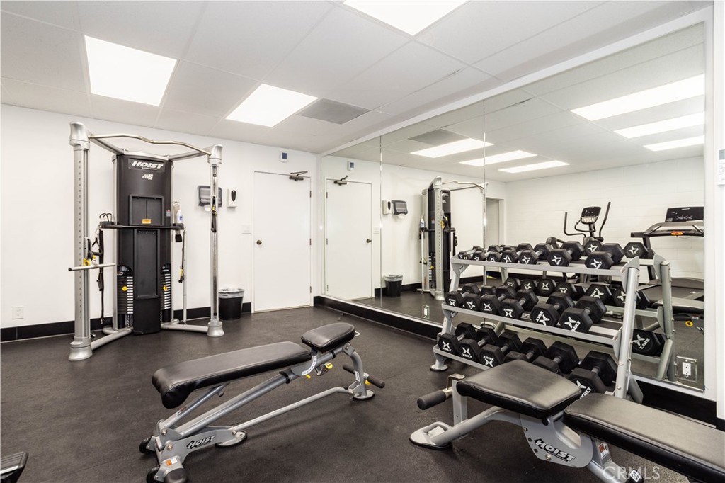13331 Moorpark Street, Unit 319 Sherman Oaks, CA 91423 - Photo 29 of 46 a room with gym equipment