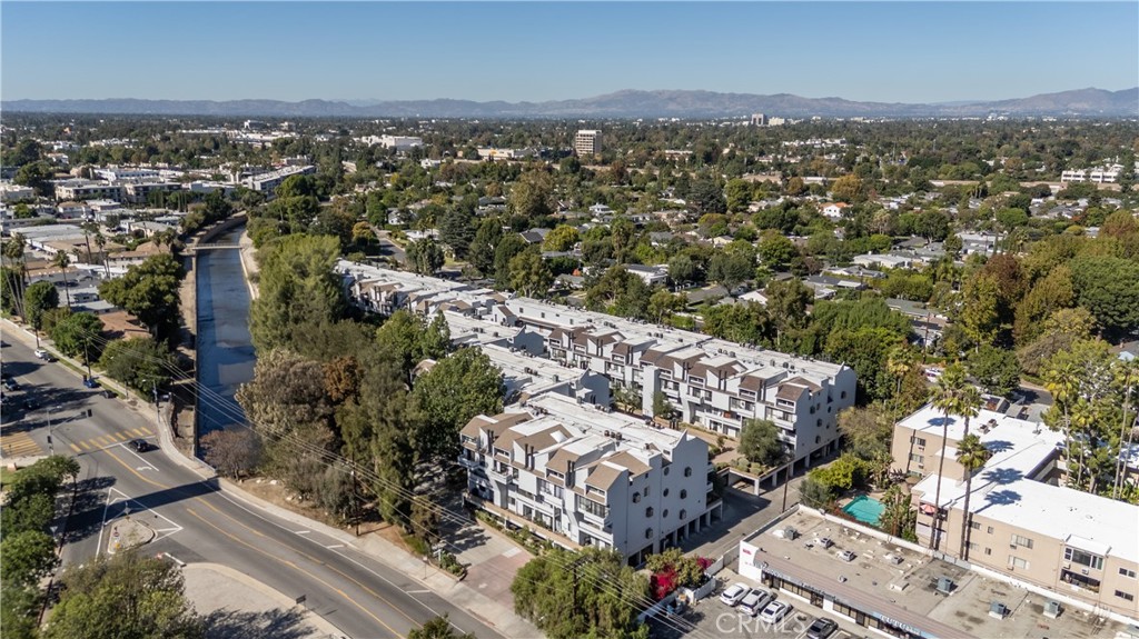 13331 Moorpark Street, Unit 319 Sherman Oaks, CA 91423 - Photo 31 of 46 an aerial view of multiple house