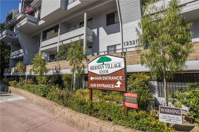 $649,999 | 13331 Moorpark Street, Unit 319, Sherman Oaks, CA 91423