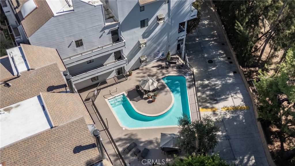 13331 Moorpark Street, Unit 319 Sherman Oaks, CA 91423 - Photo 40 of 46 an aerial view of a backyard